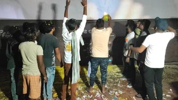 ಪುನೀತ್ ಭಾವಚಿತ್ರ ಹಿಡಿದು ಜೈಕಾರ ಕೂಗಿದ ಅಭಿಮಾನಿಗಳು