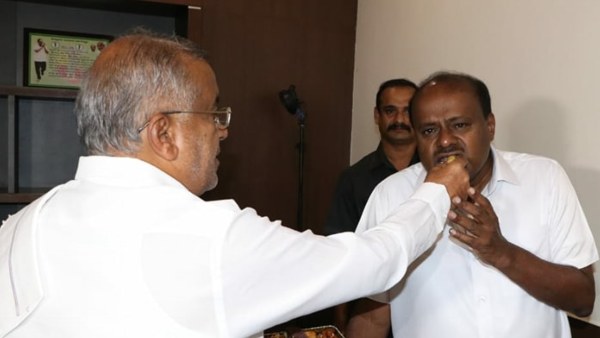 GT Devegowda Visits JDS Office After Three And Half Years 