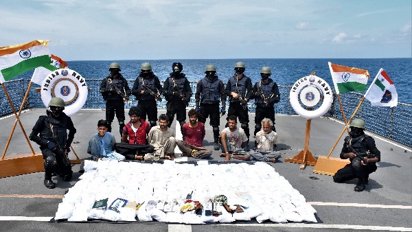 1200 crore rupees value Afghan Heroin caught on way to india on iranian Boat, Came via Pak 
