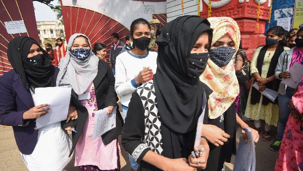 ವಿದ್ಯಾರ್ಥಿನಿ ಆರೋಪ ತಳ್ಳಿ ಹಾಕಿದ ಕಾಲೇಜು 