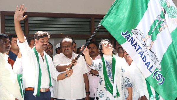 ರಸ್ತೆಯಲ್ಲಿ ಪೊಲೀಸರಿಂದ ಹಣ ವಸೂಲಿ