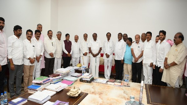  ರಾಜಕೀಯ ಏಕಸ್ವಾಮ್ಯತೆಗೆ ಅಂತ್ಯ ಹಾಡಬೇಕಿದೆ 