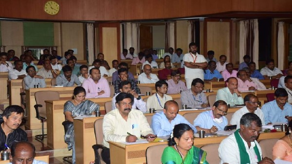 ಕಲಘಟಗಿ ತಹಶೀಲ್ದಾರ್‌ಗೆ ಜೋಶಿ ಎಚ್ಚರಿಕೆ