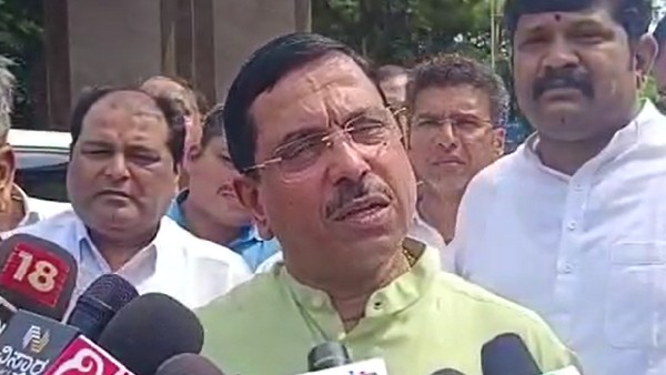 Fake Gandhi family talking about corruption tragic: Joshi spark 
