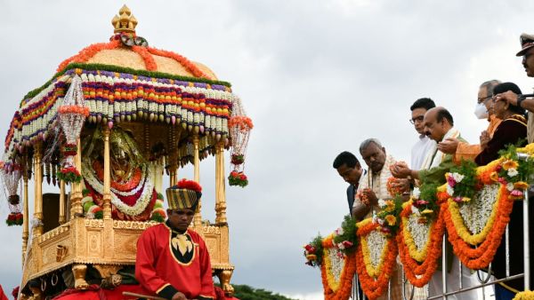 ಮೆರವಣಿಗೆ ಮುನ್ನಡೆಸುವ ನಿಶಾನೆ ಆನೆ ಅರ್ಜು‍ನ
