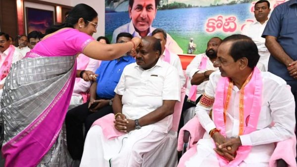 ಮುಖ್ಯಮಂತ್ರಿ ಸ್ಥಾನ ಕಳೆದುಕೊಂಡರು