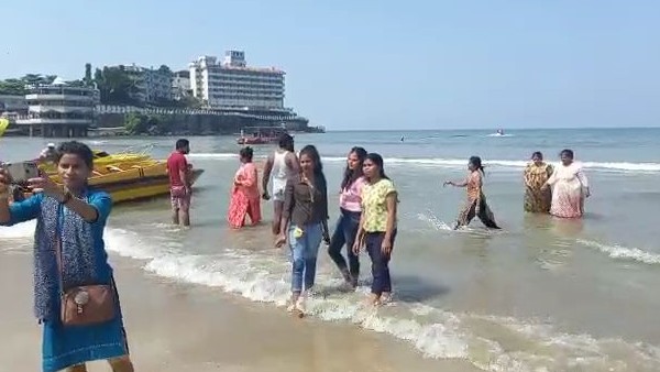 ವಿವಿಧ ಕಡೆಯಿಂದ ಪ್ರವಾಸಿಗರ ಆಗಮನ ವಿವಿಧ ಕಡೆಯಿಂದ ಪ್ರವಾಸಿಗರ ಆಗಮನ