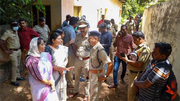ಕೇರಳ ನರಬಲಿ ಹಿಂದಿದ್ದು ಶ್ರೀದೇವಿ ಅಲ್ಲ 'ಮೂದೇವಿ'! ಕೇರಳ ನರಬಲಿ ಹಿಂದಿದ್ದು ಶ್ರೀದೇವಿ ಅಲ್ಲ 'ಮೂದೇವಿ'!
