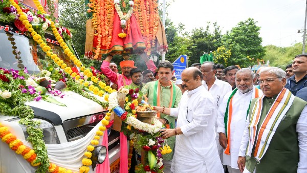 The statue of Kittur Rani Chennamma Sangolli Rayanna in Suvarna Soudha this year CM 