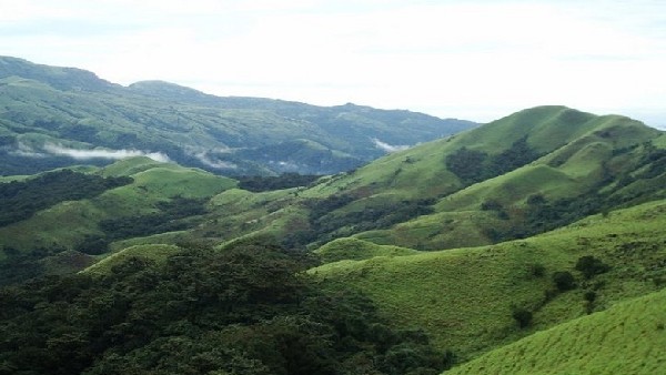 ಮಡಿಕೇರಿಗೆ ಸುಮಾರು ಇಪ್ಪತ್ತು ಕಿ.ಮೀ. ದೂರ ಮಡಿಕೇರಿಗೆ ಸುಮಾರು ಇಪ್ಪತ್ತು ಕಿ.ಮೀ. ದೂರ