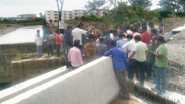 ಅಧಿಕಾರಿಗಳ ವಿರುದ್ಧ ರೈತರ ಆಕ್ರೋಶ 