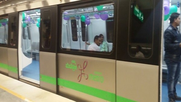 10 Minute delay movement of metro trains due to Doors are not close in green line metro train 