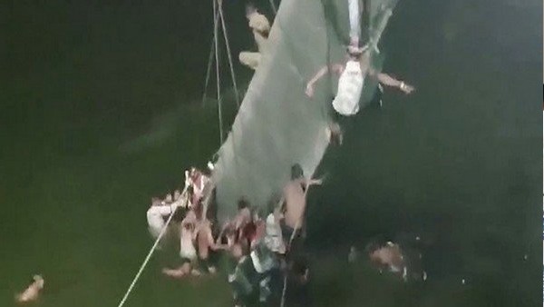 ಕತ್ತಲೆಯಲ್ಲಿ ರಕ್ಷಣಾ ಕಾಮಗಾರಿಗೆ ತೊಂದರೆ: ಅಧಿಕಾರಿಗಳು 