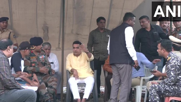 ನದಿಯಲ್ಲಿ ಬಿದ್ದಿದ್ದ ಹಲವರನ್ನು ರಕ್ಷಿಸಿದ ಸ್ಥಳೀಯ ನಿವಾಸಿಗಳು 