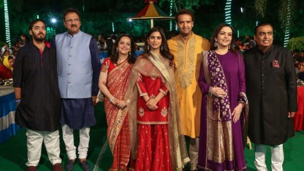 Threatening call to Mukesh Ambani, his wife Nita Ambani Threatening call to Mukesh Ambani, his wife Nita Ambani