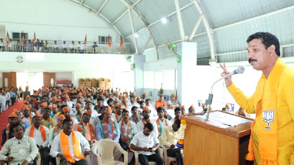 Nalin Kumar Kateel Lashes Out At Siddaramaiah in Dharwad