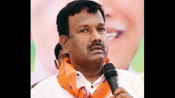 ಅಧಿಕಾರಿಗಳಿಗೆ ಕೇಂದ್ರ ಸಚಿವರಿಂದ ಕ್ಲಾಸ್ 