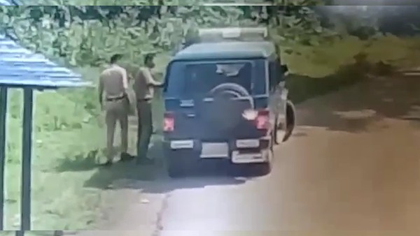 ಭದ್ರತಾ ಸಿಬ್ಬಂದಿಯನ್ನು ತಳ್ಳಿದ 