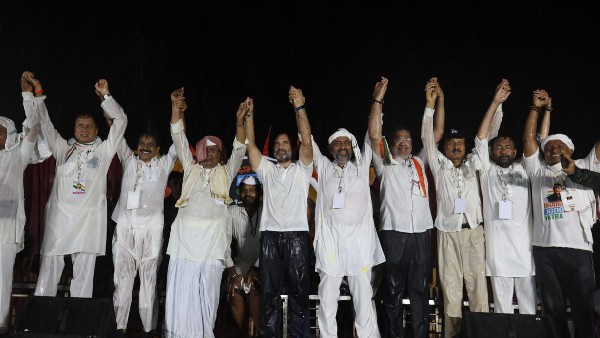 Bharat Jodo Yatra; Rahul Gandhi Addressed A Public Meeting In Heavy Rain Bharat Jodo Yatra; Rahul Gandhi Addressed A Public Meeting In Heavy Rain