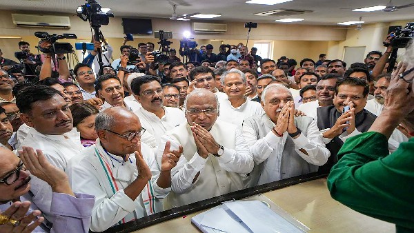 ಎಐಸಿಸಿ ಸ್ಪರ್ಧೆಯಲ್ಲಿ ಮಲ್ಲಿಕಾರ್ಜುನ ಖರ್ಗೆ ಮತ್ತು ಶಶಿ ತರೂರ್ 