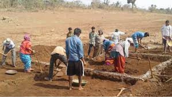  ಮೃತರ ಹೆಸರಿನಲ್ಲೂ ಕಾಮಗಾರಿ
