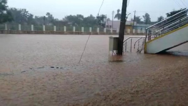 Gadag: Due to heavy rain in Lakshmeshwara, Dingaleshwar Mutt premises flooded 
