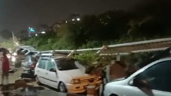 Heavy Rain In Bengaluru, Many Roads Flooded, Cars, Bikes Damaged 