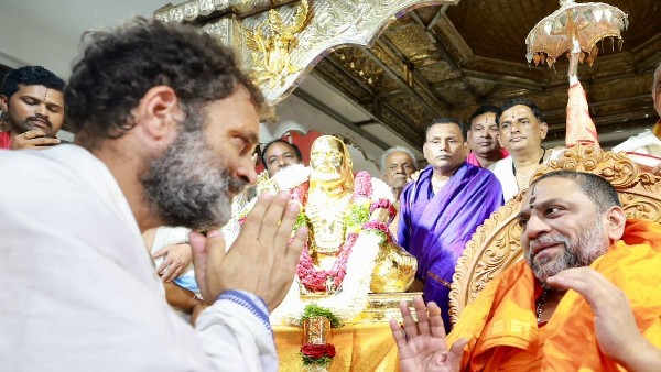 ಮಂತ್ರಾಲಯದಲ್ಲೇ ವಾಸ್ತವ್ಯ ಉಳಿದ ರಾಹುಲ್ ಗಾಂಧಿ ಮಂತ್ರಾಲಯದಲ್ಲೇ ವಾಸ್ತವ್ಯ ಉಳಿದ ರಾಹುಲ್ ಗಾಂಧಿ