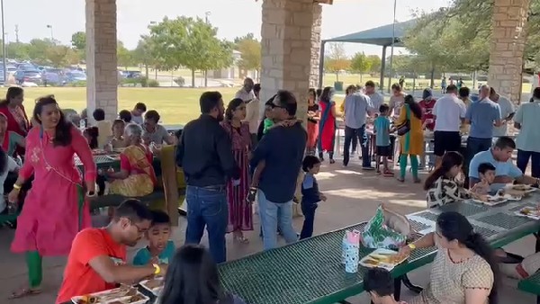 ಹಾಡು ಹಾಡಿ ಸಂಭ್ರಮಿಸಿದ ಕನ್ನಡಿಗರು