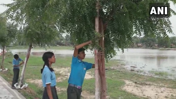 ಶಾಲೆಯು ಶುಲ್ಕದ ಬದಲು ಕಸವನ್ನು ತೆಗೆದುಕೊಳ್ಳುತ್ತದೆ