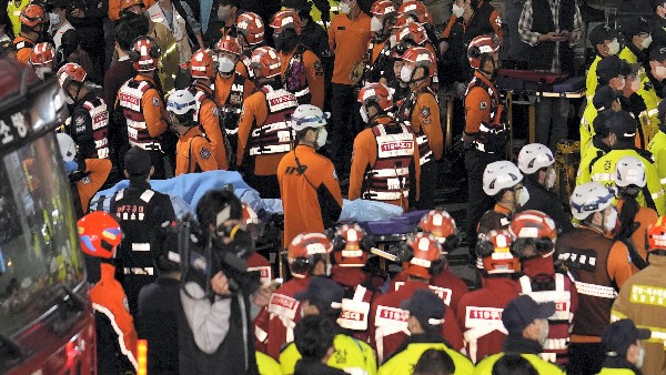 ಒಬ್ಬರ ಮೇಲೊಬ್ಬರು ಬಿದ್ದು ಉಸಿರುಗಟ್ಟಿದ ಜನರು 