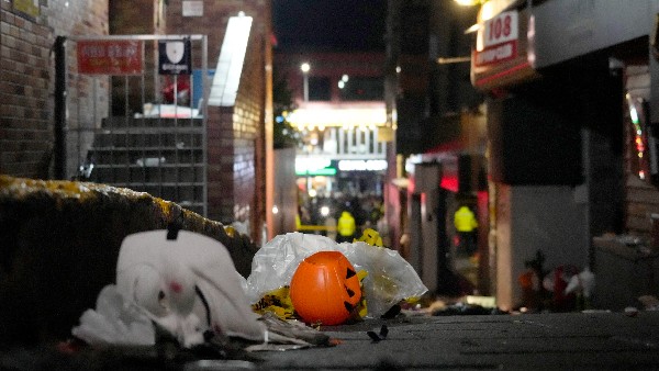 ಒಬ್ಬರನ್ನೊಬ್ಬರು ತಬ್ಬಿಕೊಂಡು ಸಂತೈಸಿದ ಸಂತ್ತಸ್ತರು 