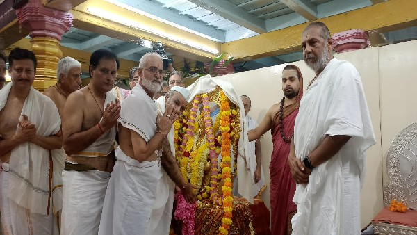 Sringeri Math Handover of Sharadadevi idol to be Installed Temple in Teetwal 