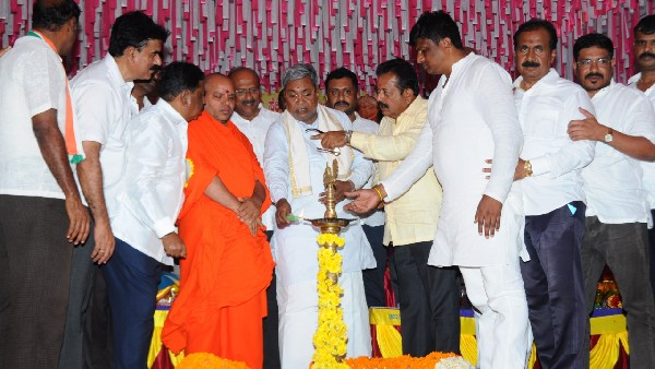 ವಿದ್ಯಾಸಿರಿ ಯೋಜನೆ ನಿಲ್ಲಿಸಿದ್ದಾರೆ 