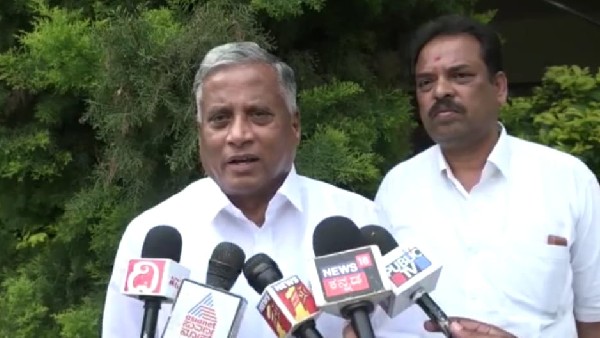 ಕ್ಷಮೆಯಾಚಿಸಿದ ಸಚಿವ ಕ್ಷಮೆಯಾಚಿಸಿದ ಸಚಿವ