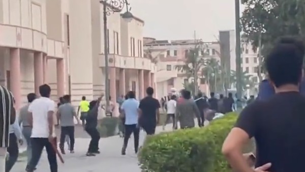 ಫುಟ್ಬಾಲ್ ಮೈದಾನದಲ್ಲಿ ಜಗಳ 