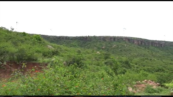 2 ಏಕಶಿಲೆಯಲ್ಲಿ ದೀಪಸ್ಥಂಭ ನಿರ್ಮಾಣ 