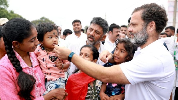 ಅಧ್ಯಕ್ಷ ಚುನಾವಣೆಗೆ ಬಳ್ಳಾರಿಯಲ್ಲಿ ಮತ ಚಲಾಯಿಸಲಿರುವ ರಾಹುಲ್ ಗಾಂಧಿ ಅಧ್ಯಕ್ಷ ಚುನಾವಣೆಗೆ ಬಳ್ಳಾರಿಯಲ್ಲಿ ಮತ ಚಲಾಯಿಸಲಿರುವ ರಾಹುಲ್ ಗಾಂಧಿ