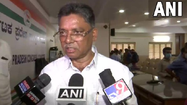 ಶ್ರೀರಾಮುಲು ವಜಾಕ್ಕೆ ಆಗ್ರಹಿಸಿದ್ದ ಉಗ್ರಪ್ಪ ಶ್ರೀರಾಮುಲು ವಜಾಕ್ಕೆ ಆಗ್ರಹಿಸಿದ್ದ ಉಗ್ರಪ್ಪ