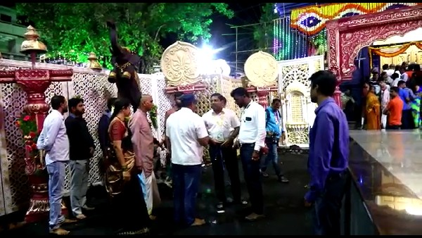 Hassan AC slaps Zilla panchayat member in Hasanamba temple Hassan AC slaps Zilla panchayat member in Hasanamba temple