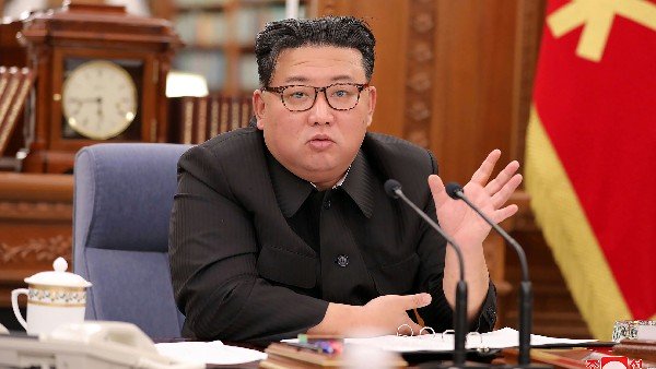 Two Koreas exchange warning shots near maritime border 