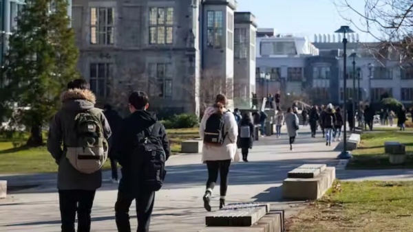  ವಿದ್ಯಾರ್ಥಿಗಳು ಆರ್ಥಿಕತೆಗೆ $21 ಬಿಲಿಯನ್ ಕೊಡುಗೆ 