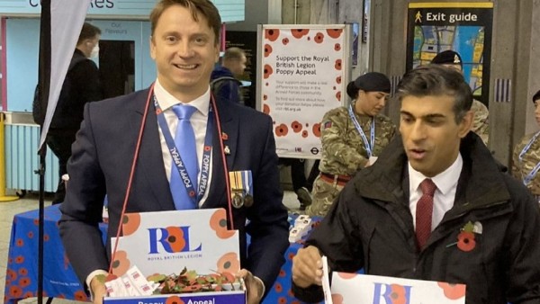 Commuters surprised as UK PM Rishi Sunak sells poppies at London tube station Commuters surprised as UK PM Rishi Sunak sells poppies at London tube station