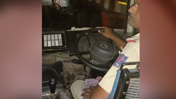 Pro Maharashtra miscreants pelted stones to Karnataka Bus at Miraj on Nov 25 at 10.30 pm