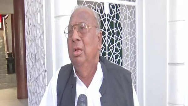 Congress leader V Hanumanta Rao threaten to go on protest during Modis visit in Telangana