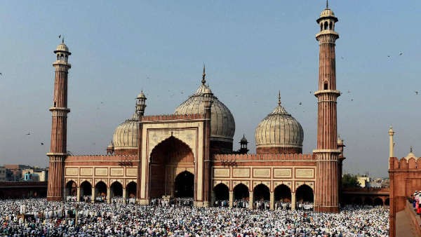 Agreed to withdraw ban on entry of single women to Jama Masjid: Report Agreed to withdraw ban on entry of single women to Jama Masjid: Report