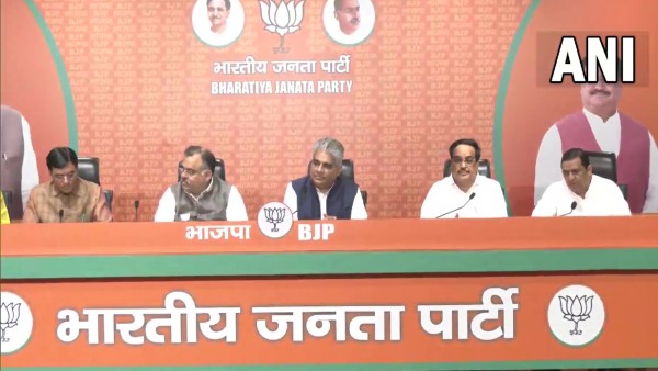 ಗುಜರಾತ್ ಚುನಾವಣೆ: ಬಿಜೆಪಿ, ಆಪ್ ಭರ್ಜರಿ ಪ್ರಚಾರ ಗುಜರಾತ್ ಚುನಾವಣೆ: ಬಿಜೆಪಿ, ಆಪ್ ಭರ್ಜರಿ ಪ್ರಚಾರ