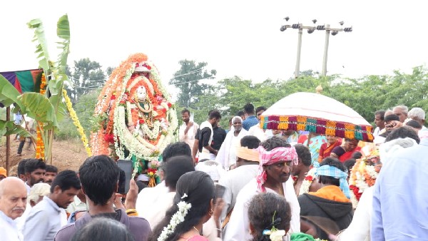 100 ಅಡಿಗೆ ಸಿಗುತ್ತಿರುವ ನೀರು 