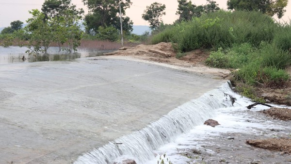 ನಿಂತಿದ್ದ ಕೊಳವೆ ಬಾವಿಗಳಲ್ಲೂ ನೀರು 