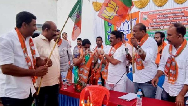 ಬಿಜೆಪಿಯತ್ತ ಕೈ ಕಾರ್ಯಕರ್ತರು 